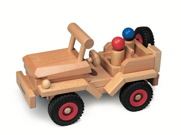 Geländewagen aus Massivholz mit zwei Holzfiguren