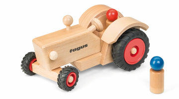 Traktor Holz mit zwei Holzfiguren